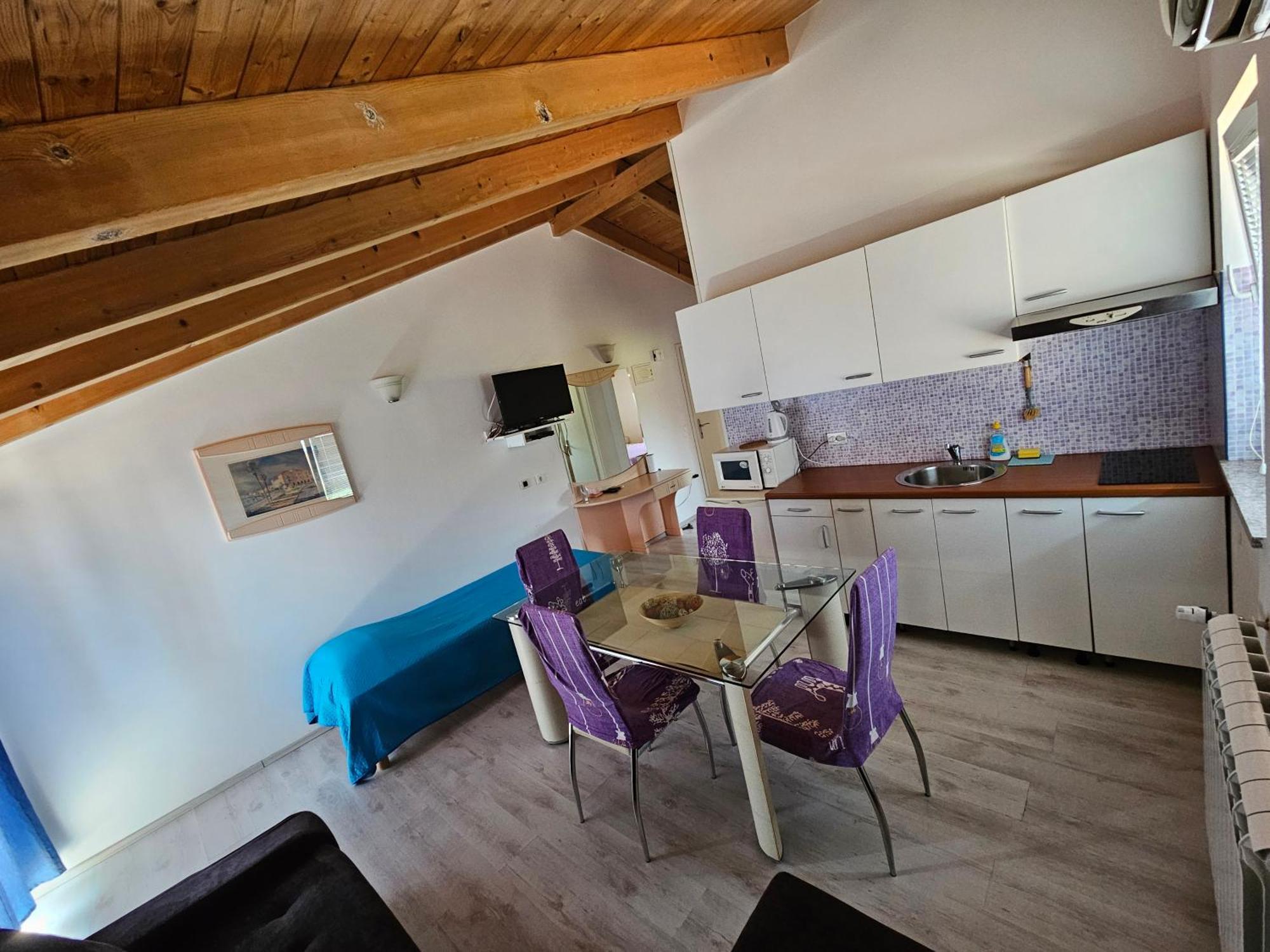 Apartma Beti *